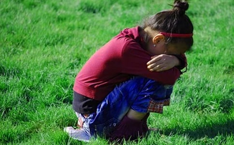 雨在為誰而哭泣散文