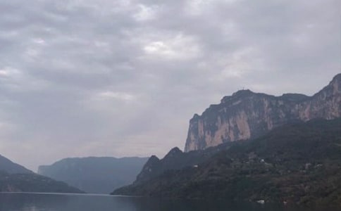 三峽英文導(dǎo)游詞范文