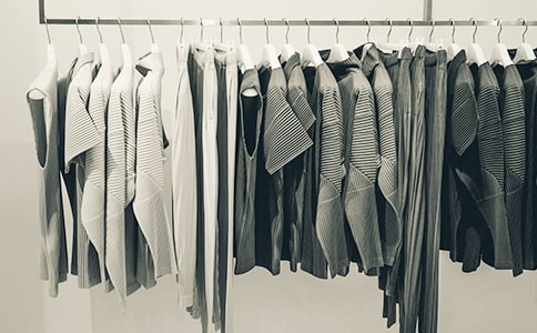 天冷了想買衣服的搞笑說說80句